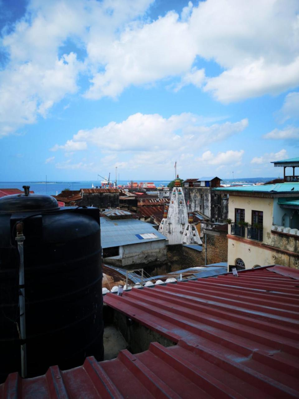 بيت شباب Bottoms Up Zanzibar المظهر الخارجي الصورة