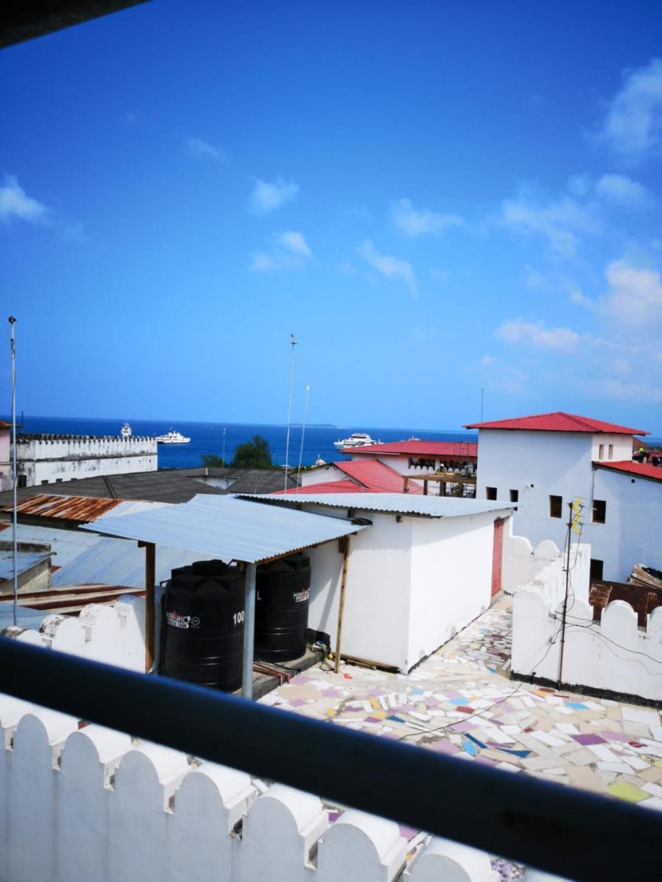 بيت شباب Bottoms Up Zanzibar المظهر الخارجي الصورة
