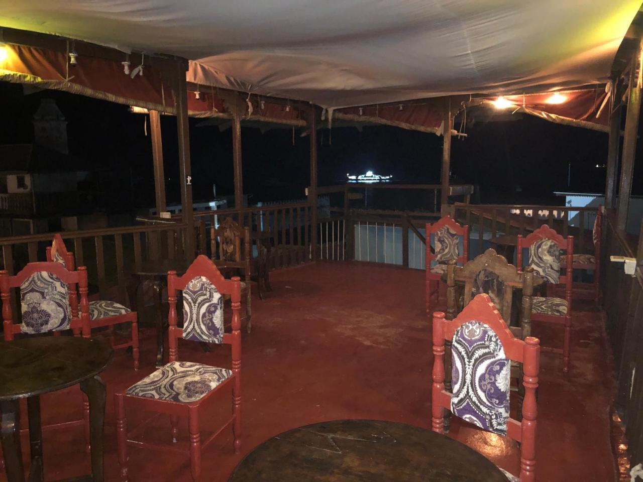بيت شباب Bottoms Up Zanzibar المظهر الخارجي الصورة