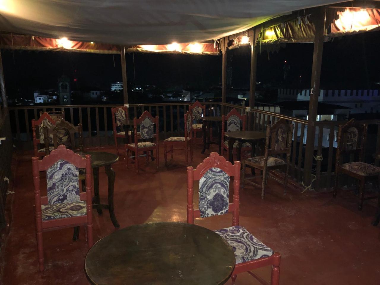 بيت شباب Bottoms Up Zanzibar المظهر الخارجي الصورة